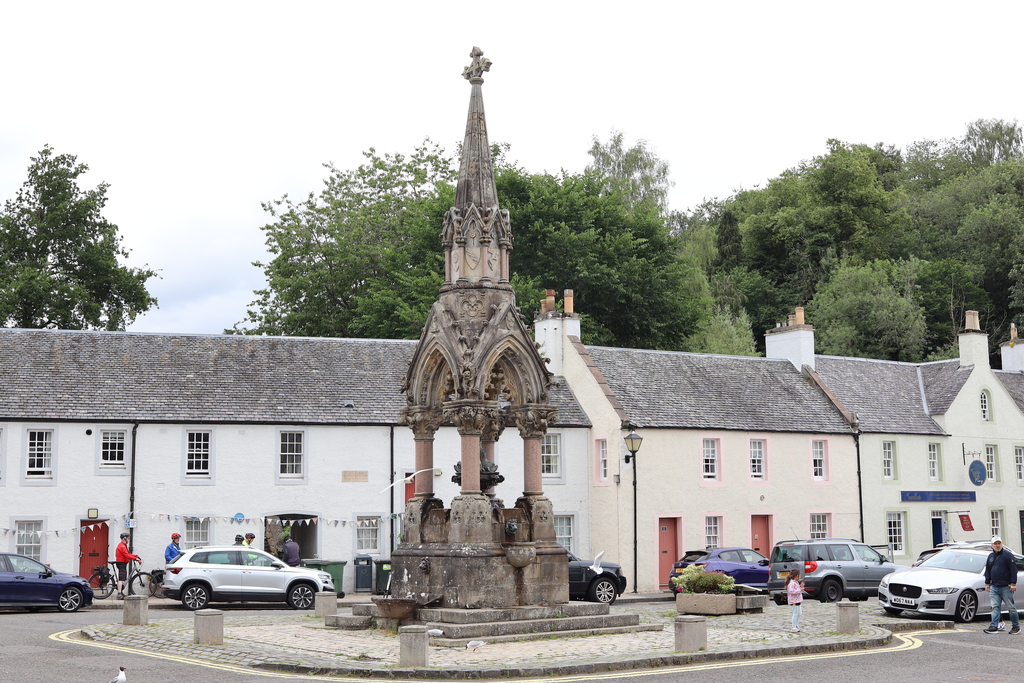 Colourful Little Houses and Atholl memorial fountain