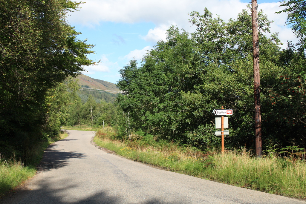 Sign to Achnashellach Train Station from the A890