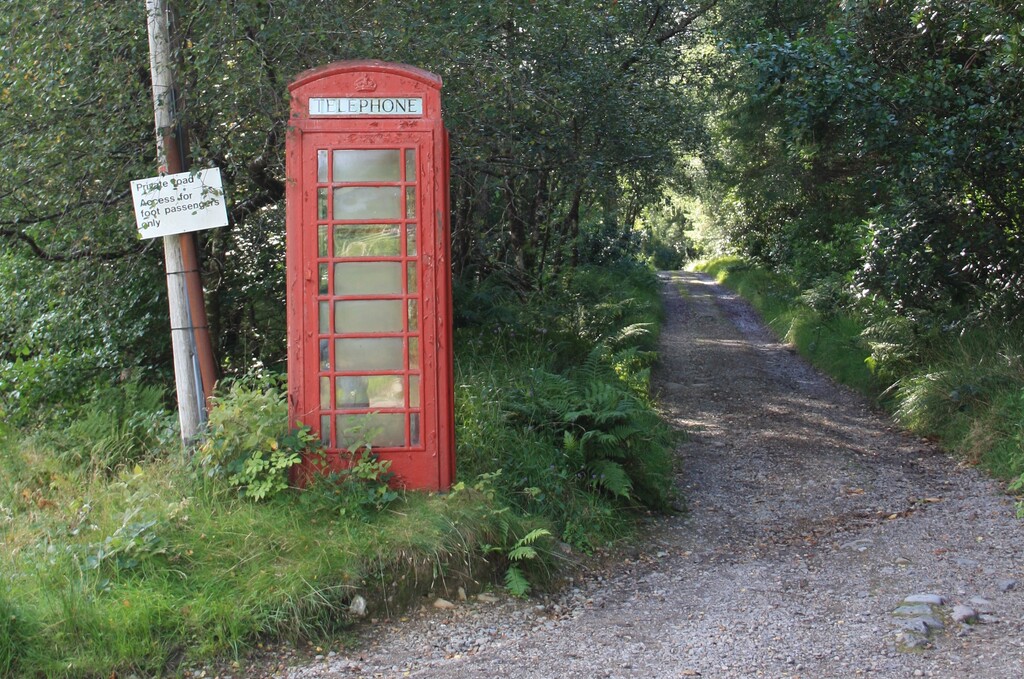 Footpath to Achnashellach train station from A890