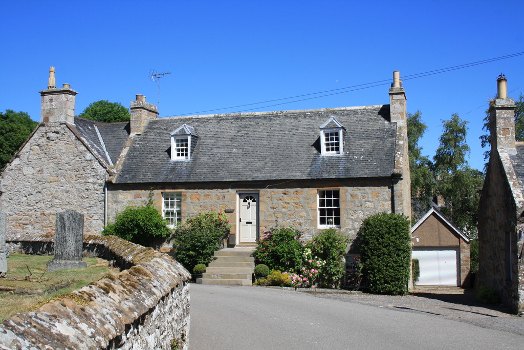 Quaint cottage on St Gilbert Street Dornoch