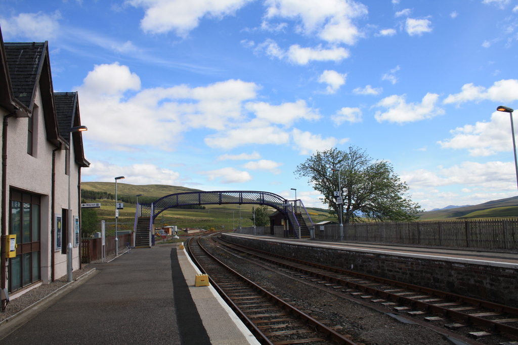 Achnasheen railway station looking east